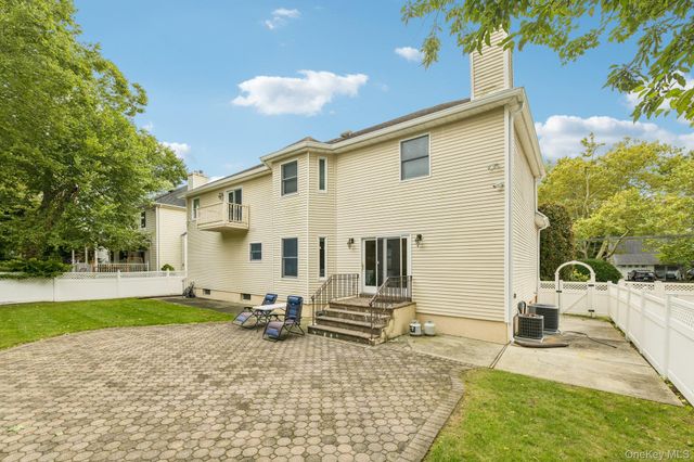 2175 Helene Avenue, Merrick, NY 11566