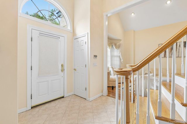 2175 Helene Avenue, Merrick, NY 11566