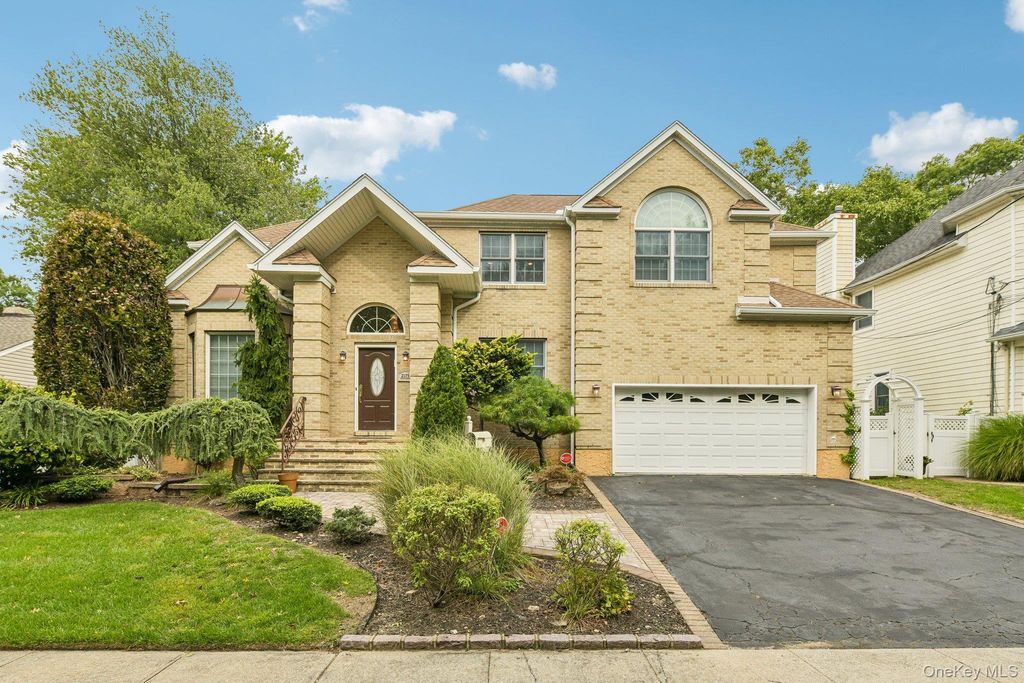 2175 Helene Avenue, North Merrick, NY 11566 — photo 2