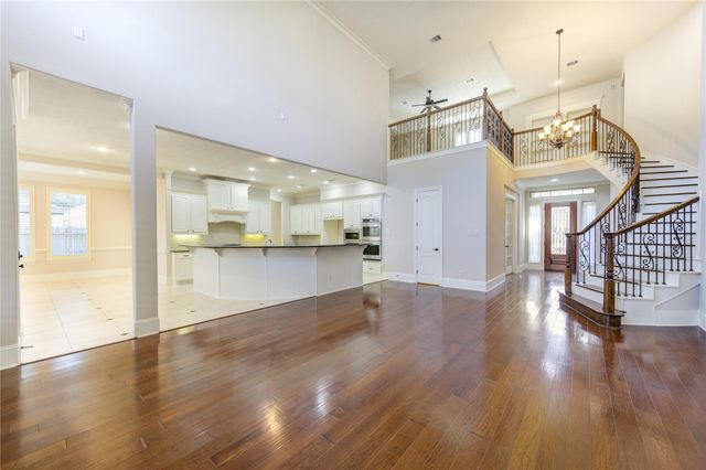 12454 Mooreknoll Lane, Houston, TX 77024