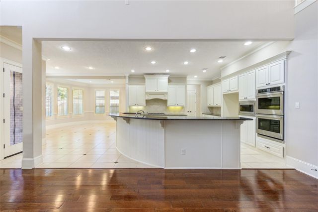 12454 Mooreknoll Lane, Houston, TX 77024