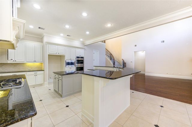 12454 Mooreknoll Lane, Houston, TX 77024