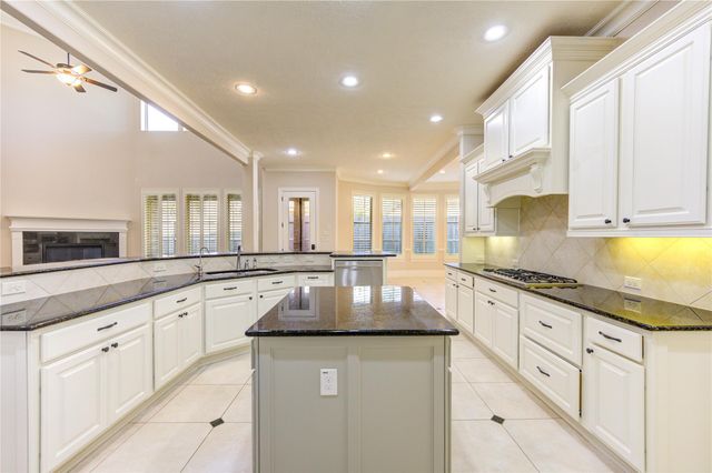 12454 Mooreknoll Lane, Houston, TX 77024