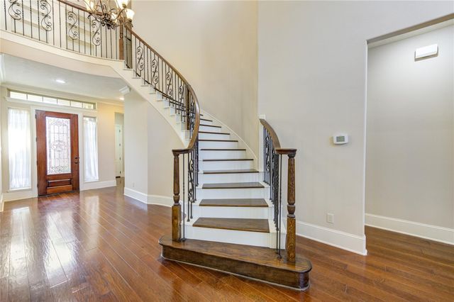 12454 Mooreknoll Lane, Houston, TX 77024