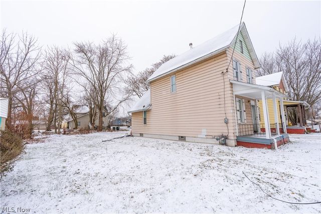1318 4th Street NE, Canton, OH 44704
