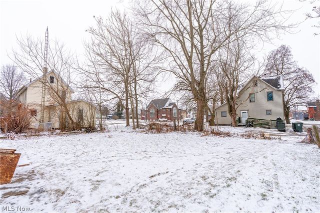 1318 4th Street NE, Canton, OH 44704