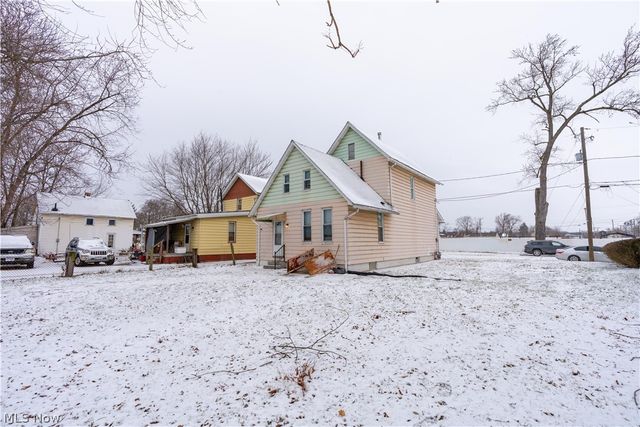 1318 4th Street NE, Canton, OH 44704