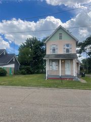 1318 4th Street NE, Canton, OH 44704