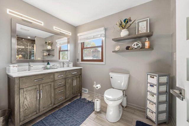 1310 Centennial COURT, Brookfield, WI 53045
