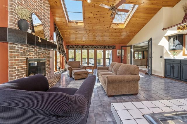 1310 Centennial COURT, Brookfield, WI 53045