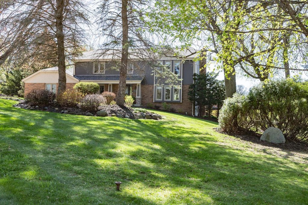 1310 Centennial COURT, Brookfield, WI 53045