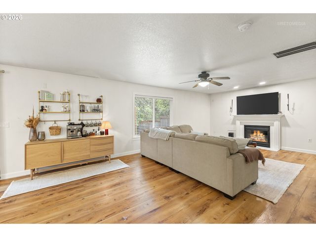 155 AARON Way, Newberg, OR 97132