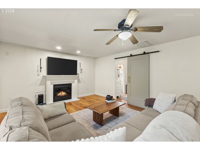 155 AARON Way, Newberg, OR 97132
