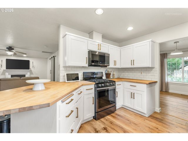 155 AARON Way, Newberg, OR 97132