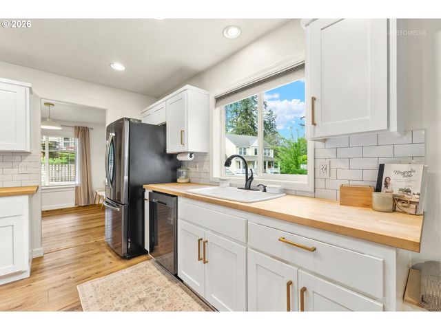 155 AARON Way, Newberg, OR 97132