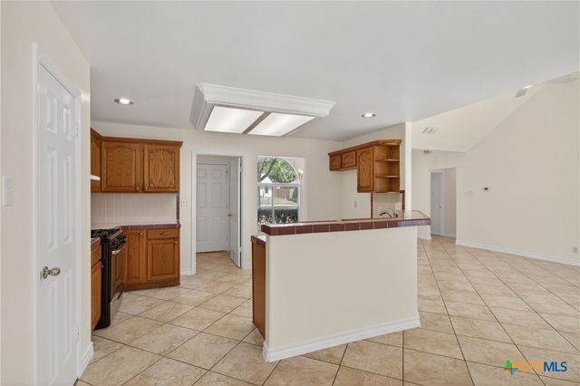 7446 Oak Marsh Street, Live Oak, TX 78233