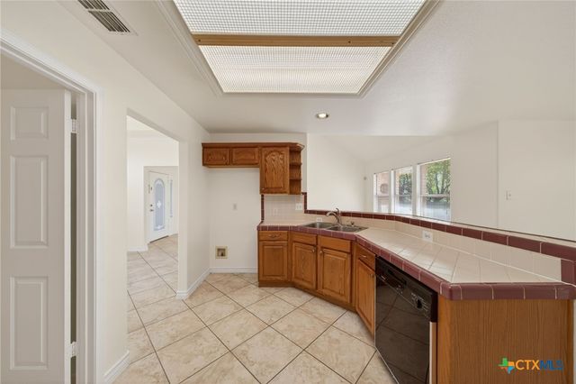 7446 Oak Marsh Street, Live Oak, TX 78233