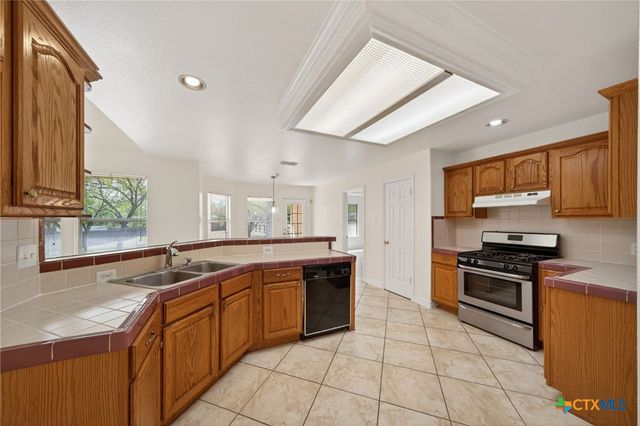 7446 Oak Marsh Street, Live Oak, TX 78233