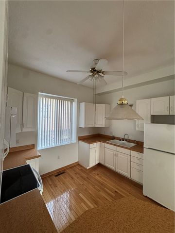 228 S Washington St, City Of But Se, PA 16001