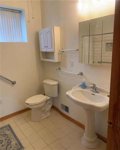 228 S Washington St, City Of But Se, PA 16001