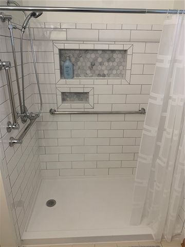 228 S Washington St, City Of But Se, PA 16001