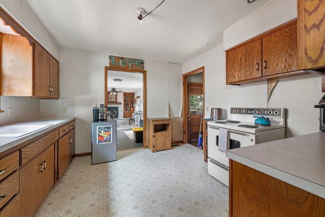 1838 N McComas Ave, Wichita, KS 67203
