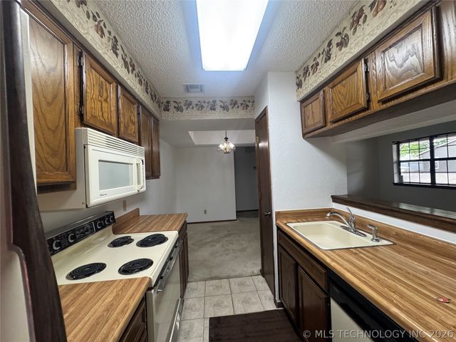 2826 E 90th Street 1606, Tulsa, OK 74137