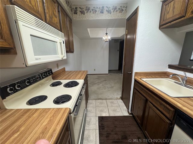 2826 E 90th Street 1606, Tulsa, OK 74137