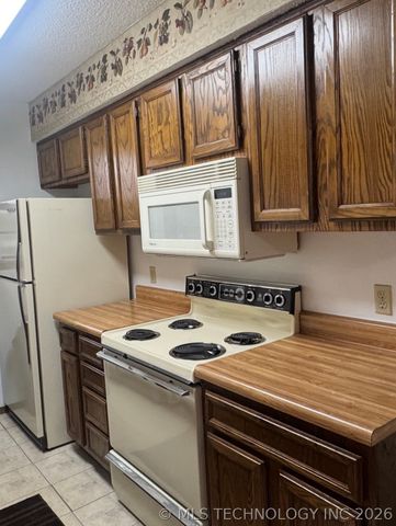 2826 E 90th Street 1606, Tulsa, OK 74137