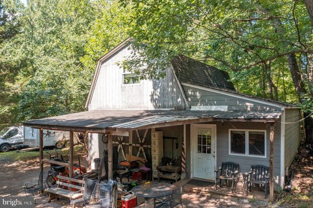 24 CEDAR DR, Sterling, VA 20164