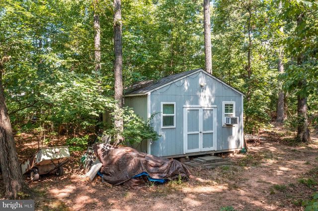 24 CEDAR DR, Sterling, VA 20164