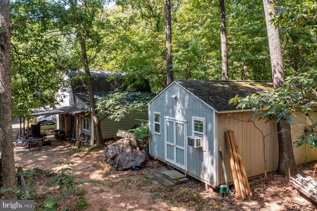24 CEDAR DR, Sterling, VA 20164