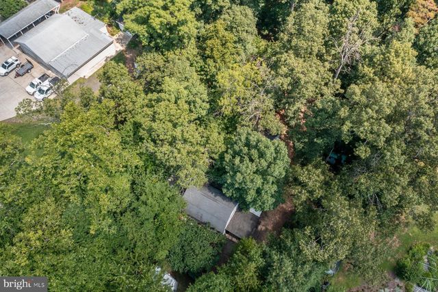 24 CEDAR DR, Sterling, VA 20164