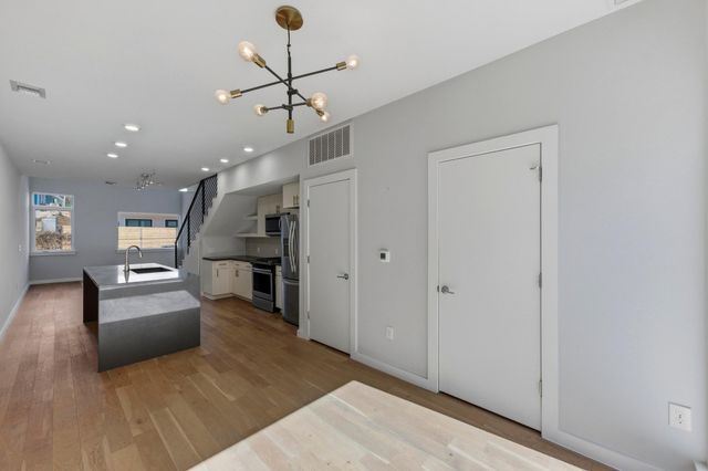 2002 E 7th ST 242, Austin, TX 78702