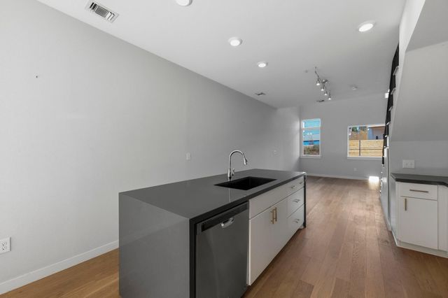 2002 E 7th ST 242, Austin, TX 78702