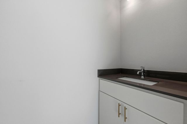 2002 E 7th ST 242, Austin, TX 78702