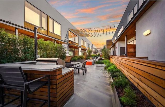 2002 E 7th ST 242, Austin, TX 78702