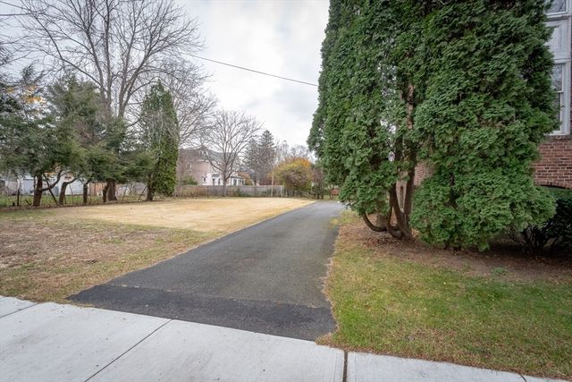 32 Noble Avenue, Westfield, MA 01085