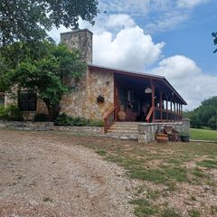 152 NW Andrew Rd, Kerrville, TX 78028