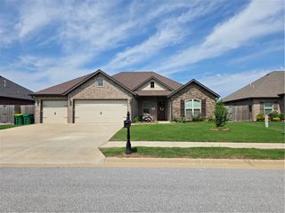751 Bob Glen Circle, Centerton, AR 72719