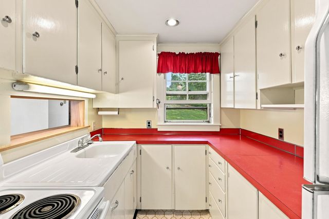 328 Pingree Road, New London, NH 03257
