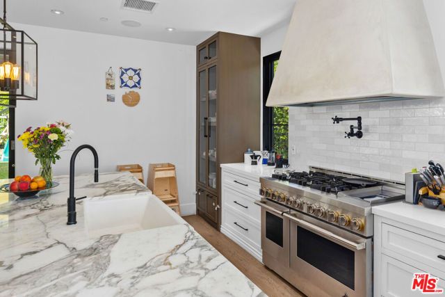 635 Seward Street, Los Angeles, CA 90004