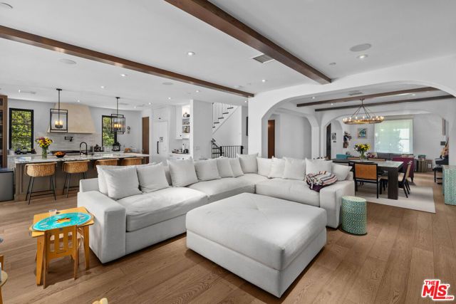 635 Seward Street, Los Angeles, CA 90004