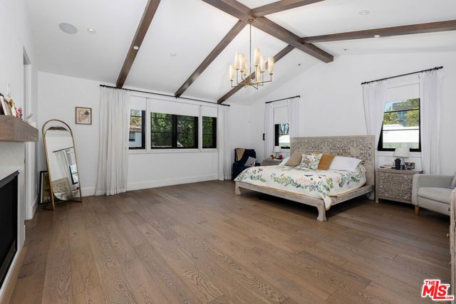 635 Seward Street, Los Angeles, CA 90004