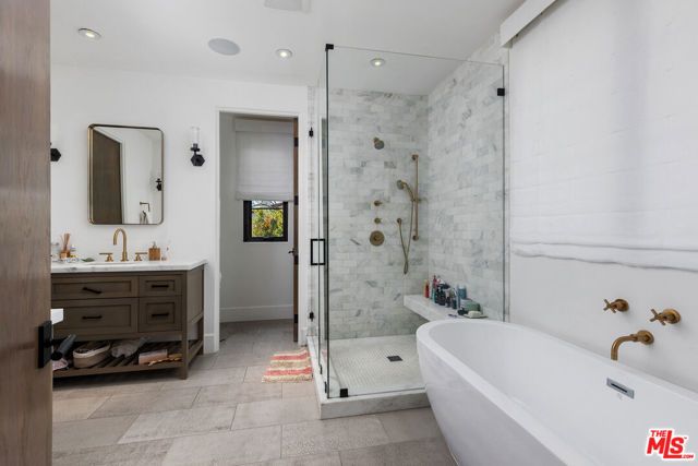 635 Seward Street, Los Angeles, CA 90004
