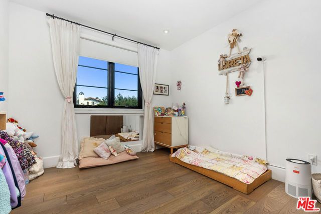 635 Seward Street, Los Angeles, CA 90004