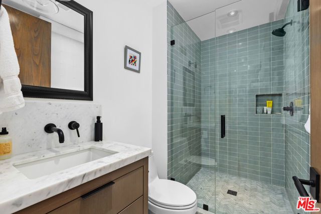635 Seward Street, Los Angeles, CA 90004