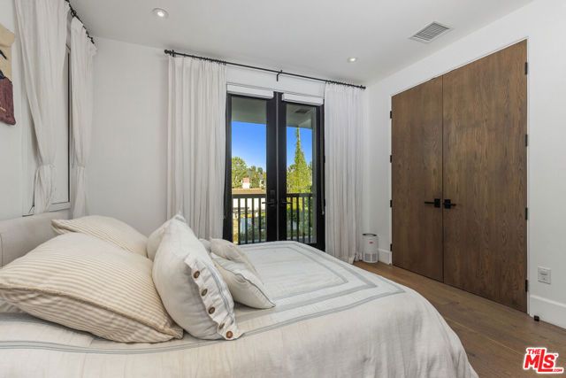 635 Seward Street, Los Angeles, CA 90004