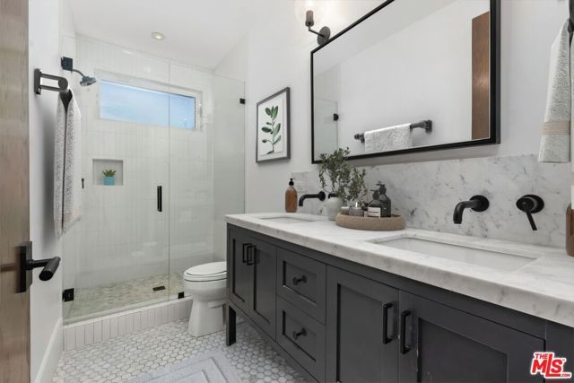 635 Seward Street, Los Angeles, CA 90004