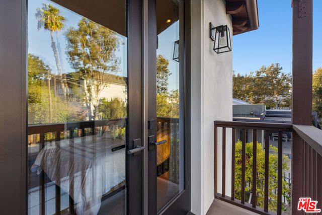 635 Seward Street, Los Angeles, CA 90004